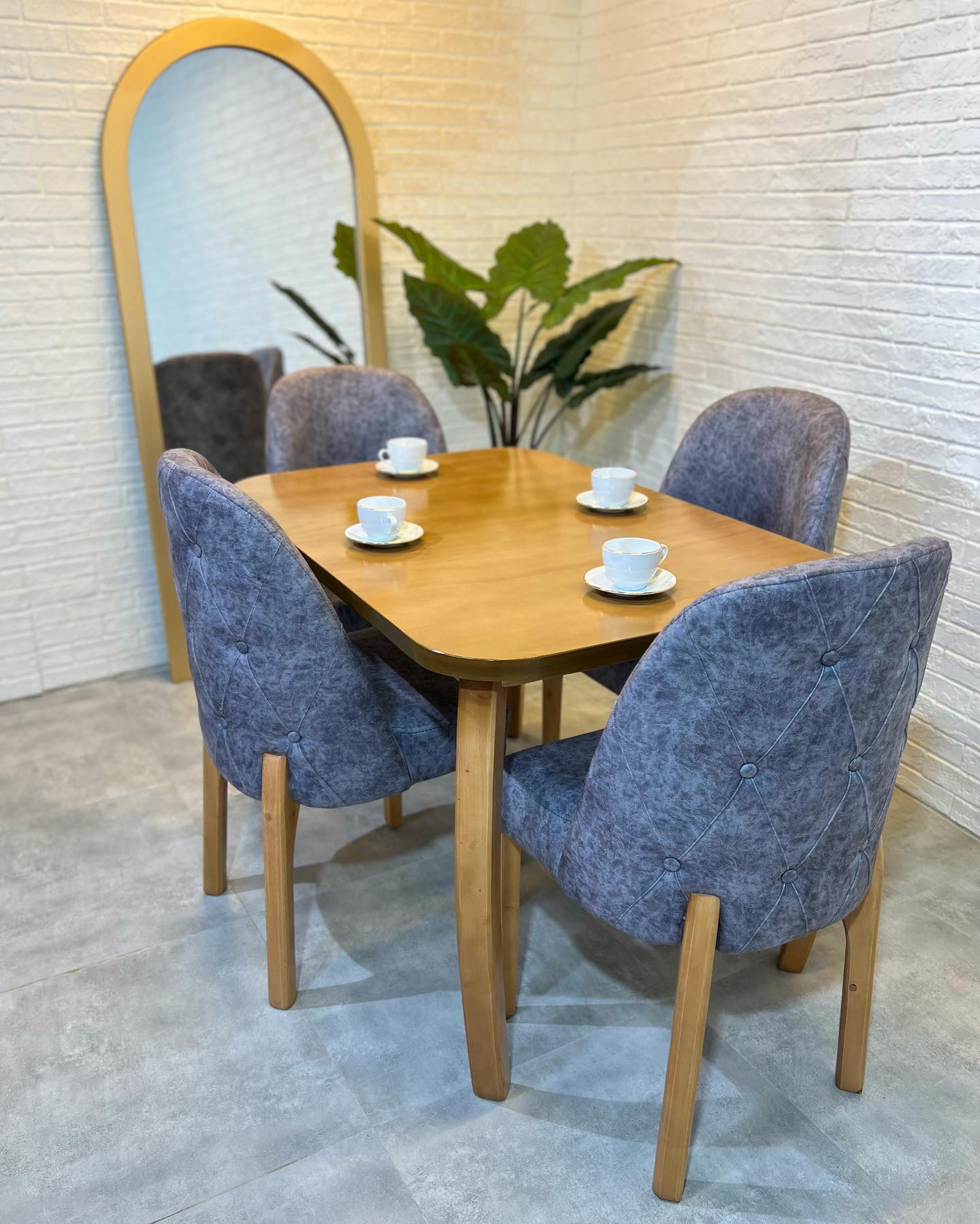 ناهارخوری کمجا بوگاتی k03 میز ناهارخوری چهارنفره کمجا