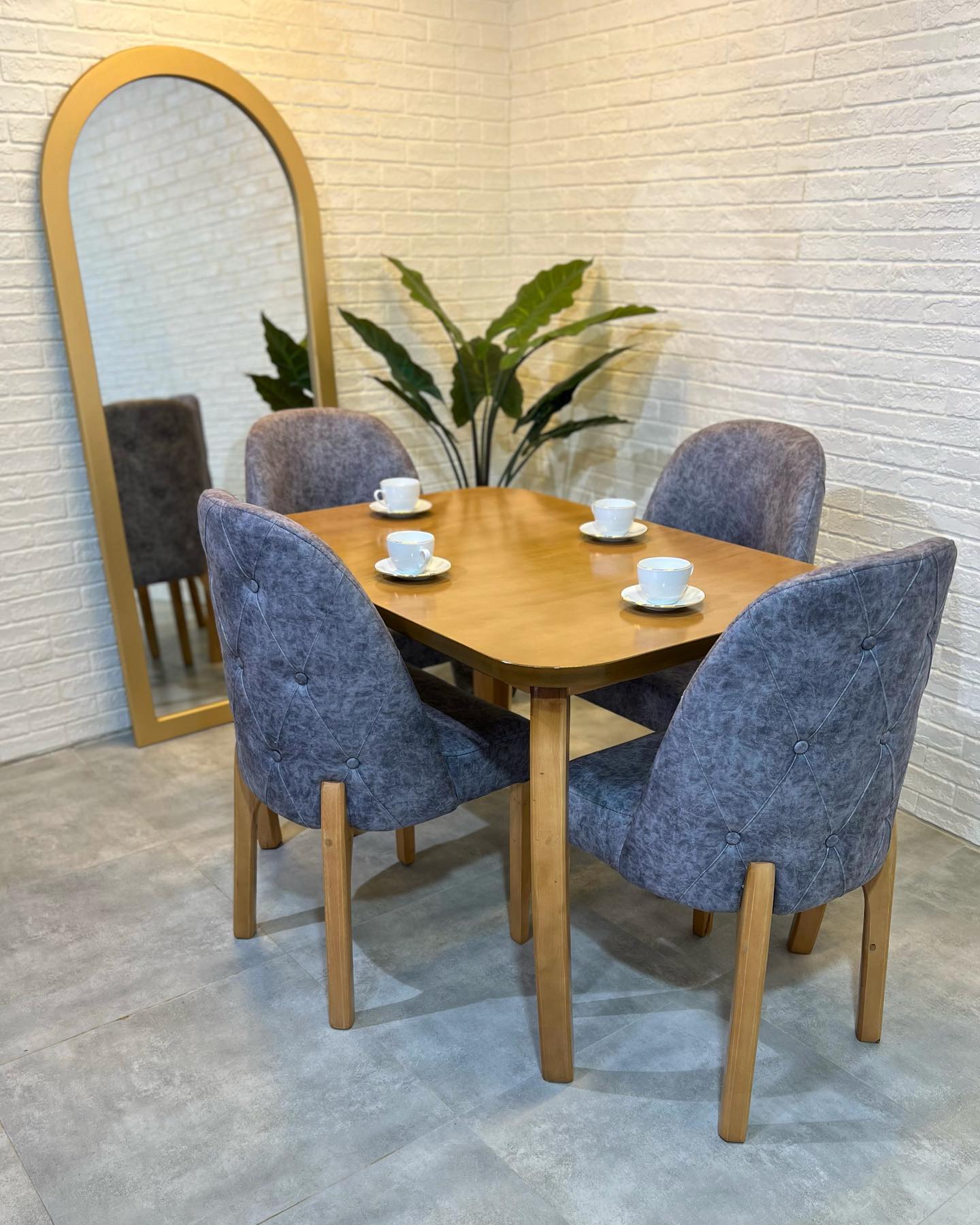 ناهارخوری کمجا بوگاتی k04 میز ناهارخوری چهارنفره کمجا